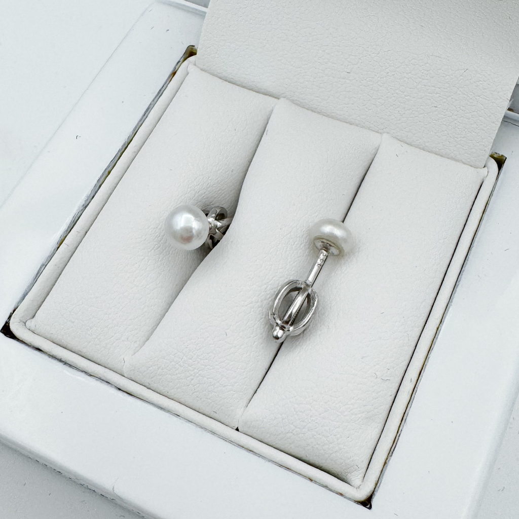 Stříbrné náušnice PERLY 4,7mm na šroubek